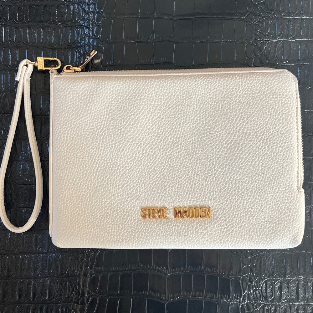 Steve Madden large Ivory Wristlet with Gold Accents